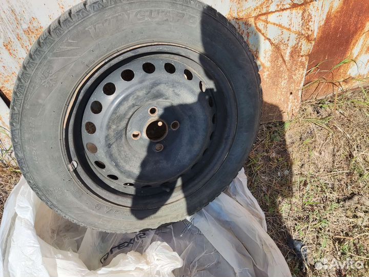 Roadstone Winguard WinSpike 185/60 R15 92T