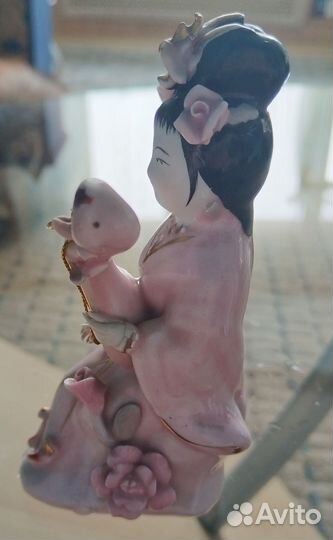 Статуэтка фарфоровая Гейша