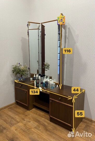 Трюмо с зеркалом
