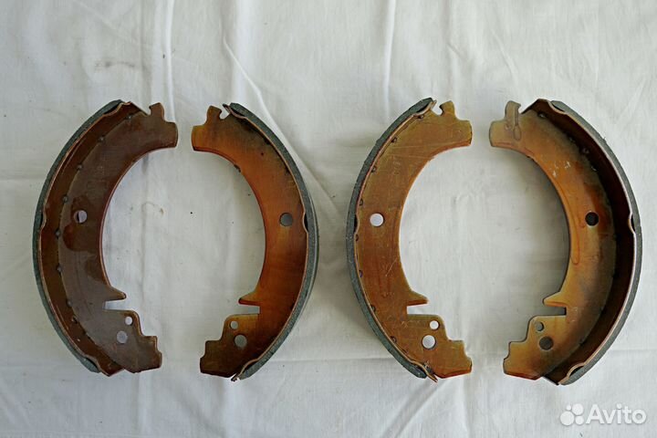 Колодки тормозные задние. Оригинал