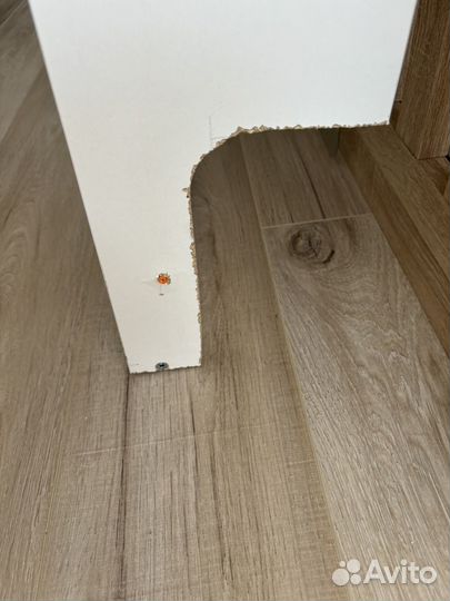 Шкаф над инсталляцией