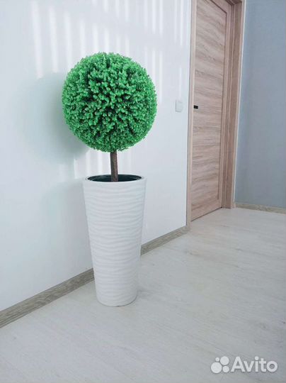 Искусственное дерево самшита в высоком кашпо