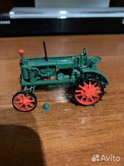 Модель трактора 
