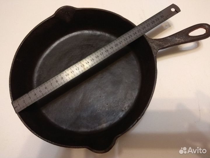 Сковорода чугунная СССР раритет. диам 25 см
