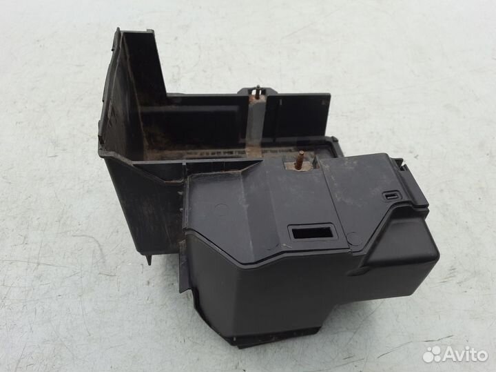 Ниша аккумулятора Ford Focus 2