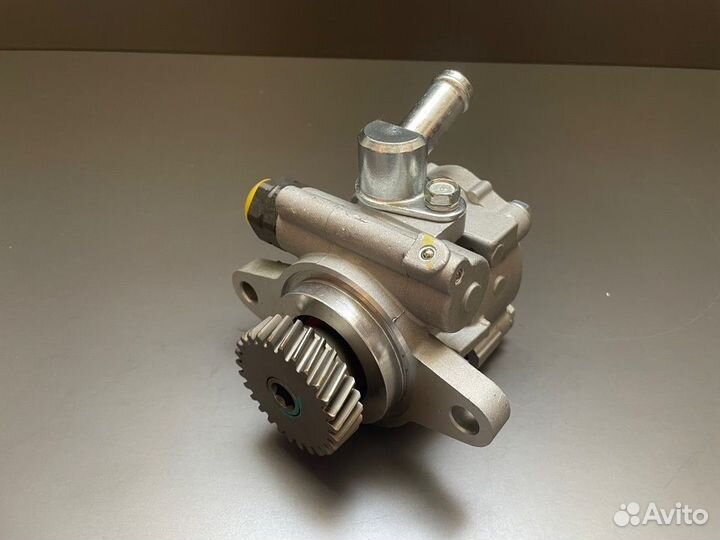 Насос гидроусилителя Toyota Land Cruiser 200 4.5TD