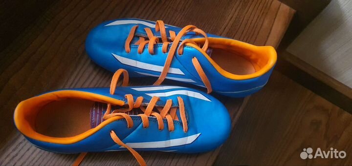 Футбольные бутсы adidas