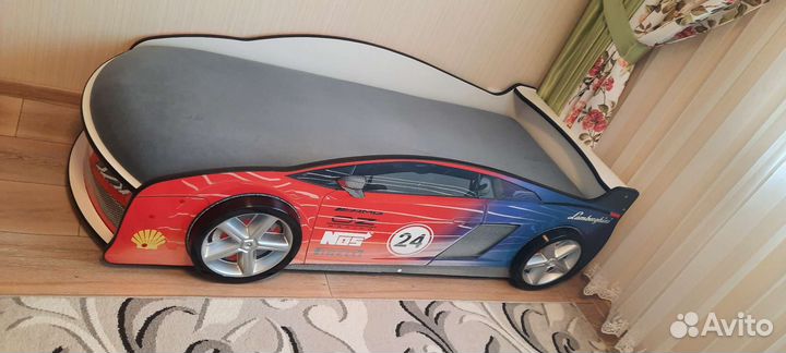 Детская кровать машина