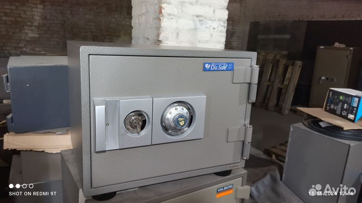 Сейф новый - бесплатная доставка