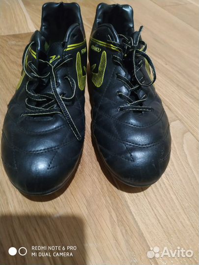 Футбольные бутсы