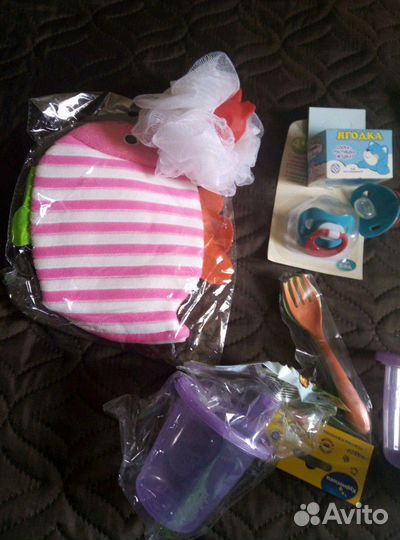 Ложки, соски, нагрудник