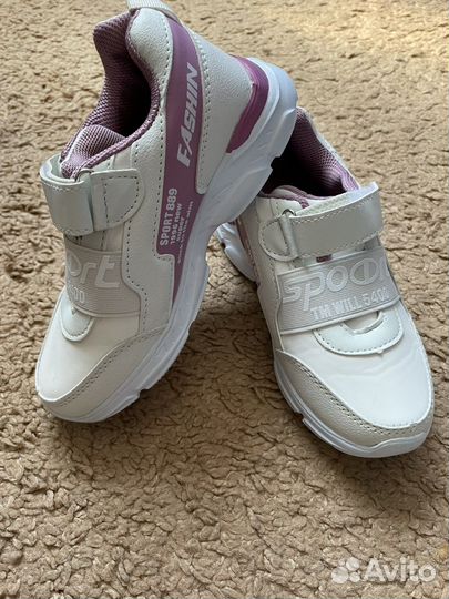 Кроссовки новые для девочки