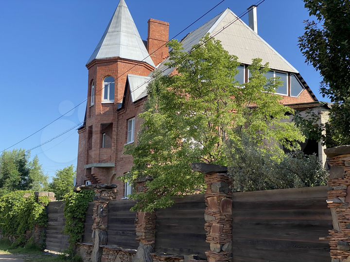 Коттедж 380 м² на участке 15 сот.