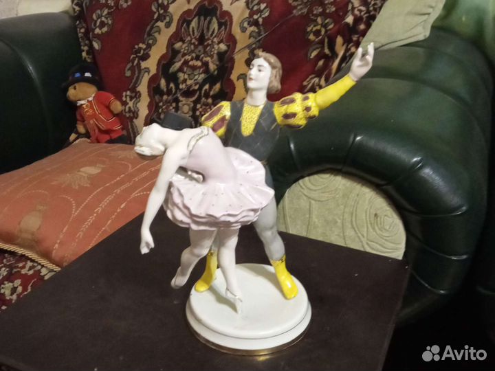 Форфоровая статуэтка Одаджио