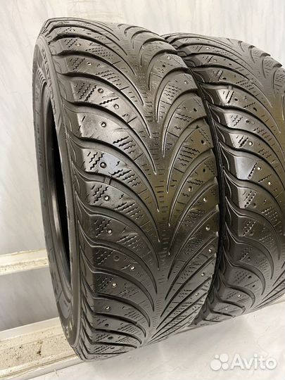 Goodyear UltraGrip Extreme 215/65 R16 98