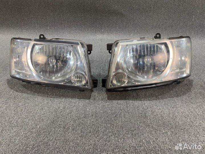 Фары передние (пара) передние Nissan Patrol Y61