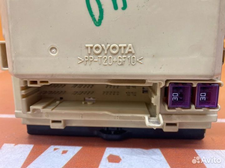 Блок предохранителей Toyota Highlander
