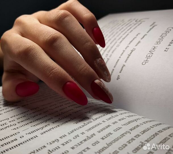 Услуги маникюра и педикюра на дому