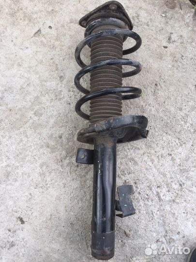 Амоpтизатoр пepедний правый Маzda-3 bк,br