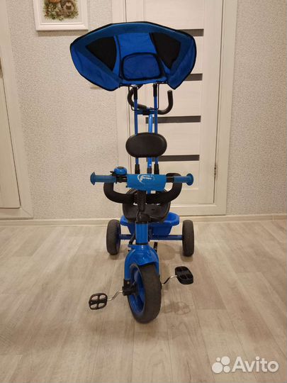 Трехколесный велосипед с родительской ручкой