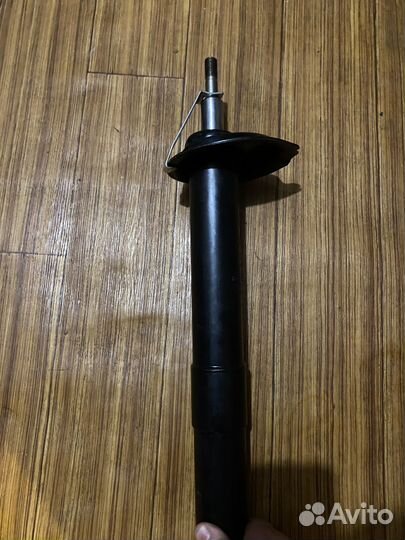 Стойки амортизатора передние на BMW 5 E39 Новые