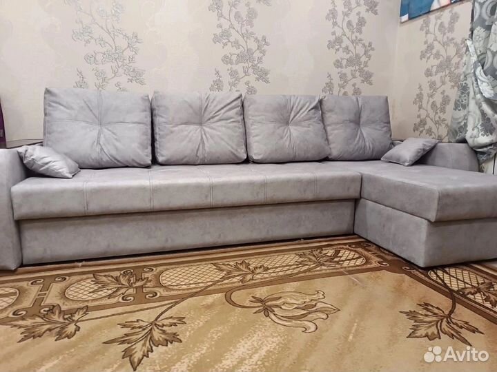 Большой угловой диван