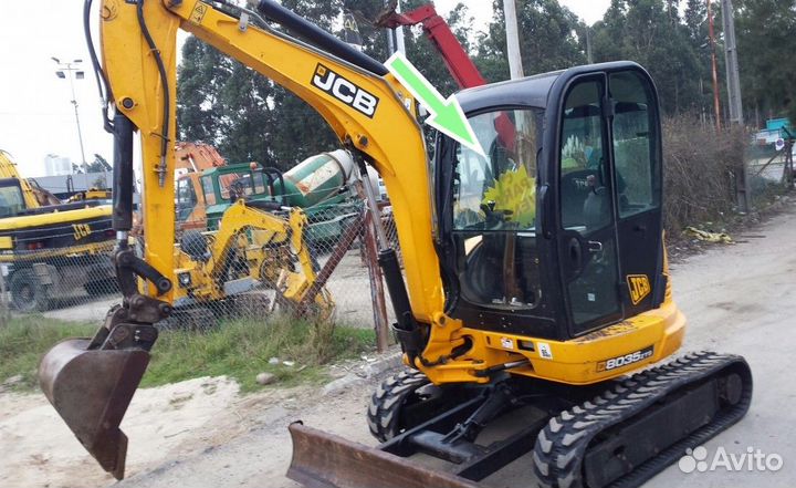 Стекло лобовое верхнее JCB 8035 ZTS