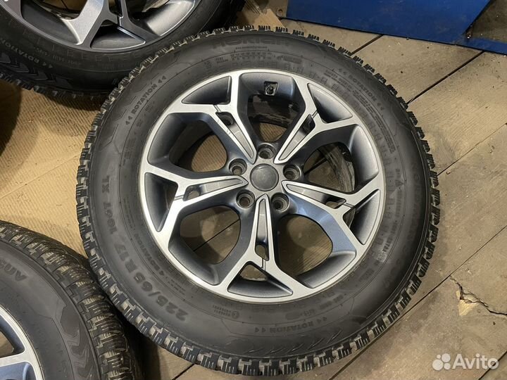 Зимние колеса R17, 5:114.3, Nokian 225/65/17