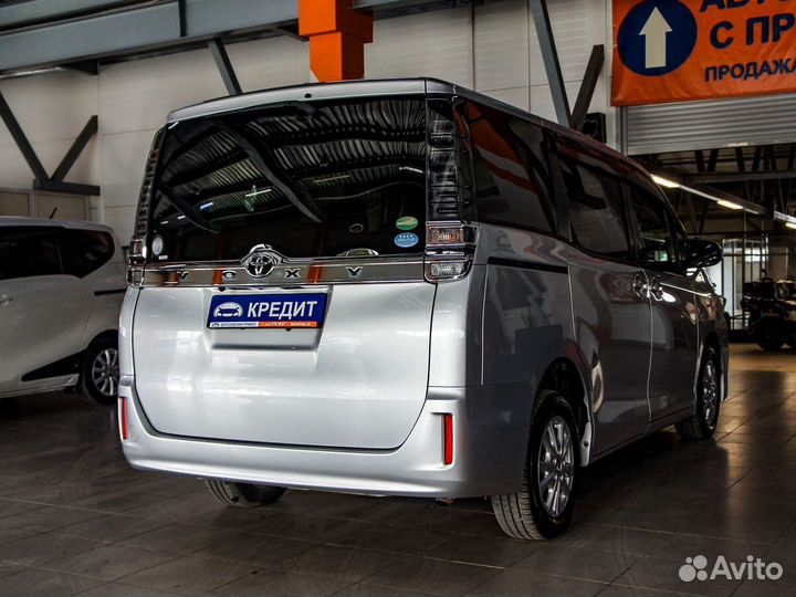 Toyota Voxy, 2017