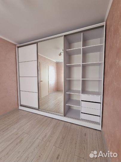 Распашной шкаф