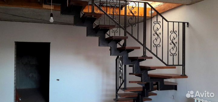 Г-образная лестница