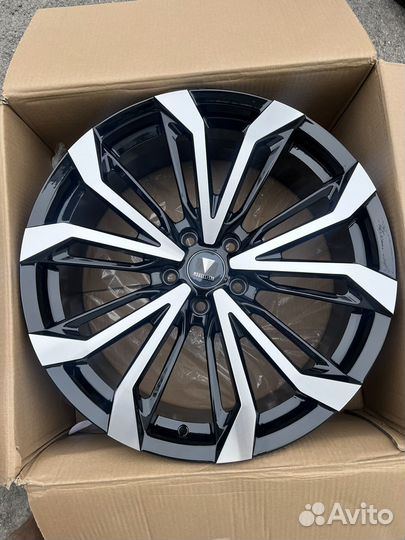 Диски R20 5x114,3 Modelista Toyota/lexus