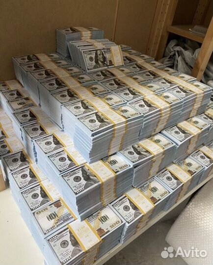 10 млн долларов (бутафорские деньги)