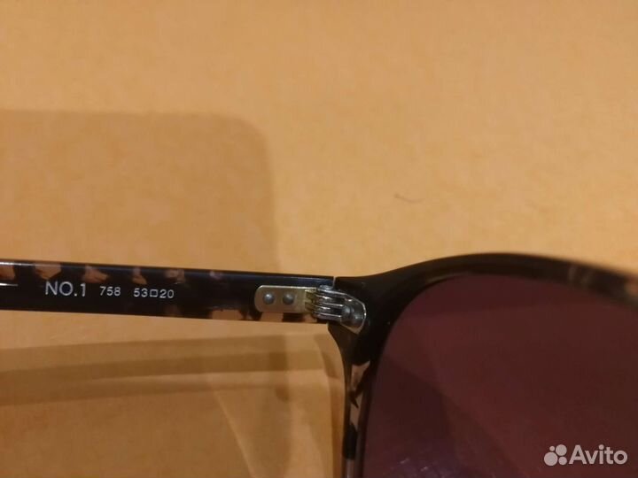 Солнцезащитные очки 