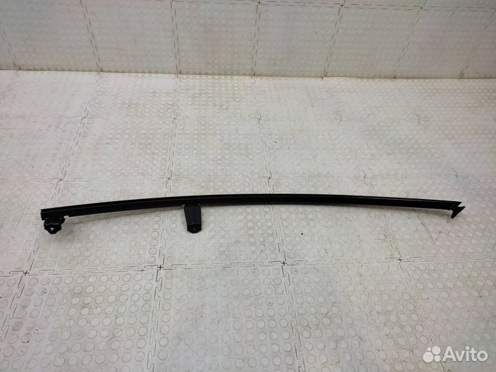 Направляющая стекла двери передняя левая Lexus Rx