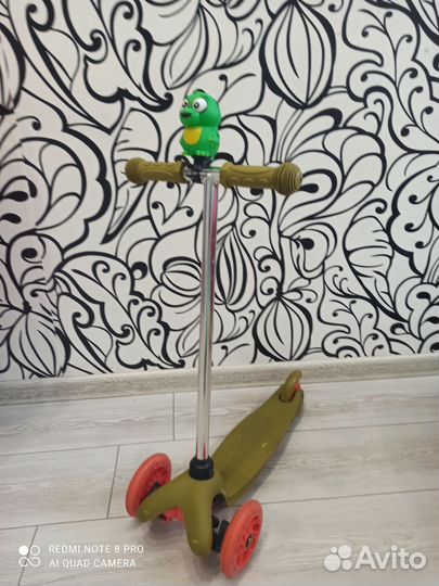 Трехколесный самокат для малышей