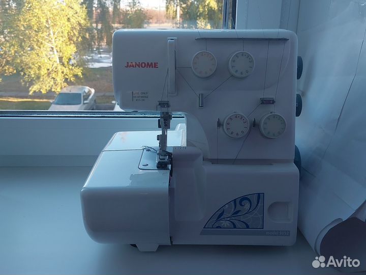 Швейная машина оверлок Janome