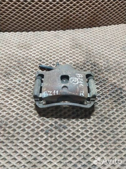 Суппорт тормозной передний правый Nissan Cube BZ11