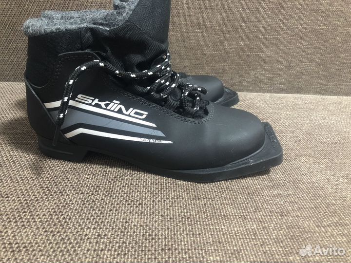 Лыжные ботинки