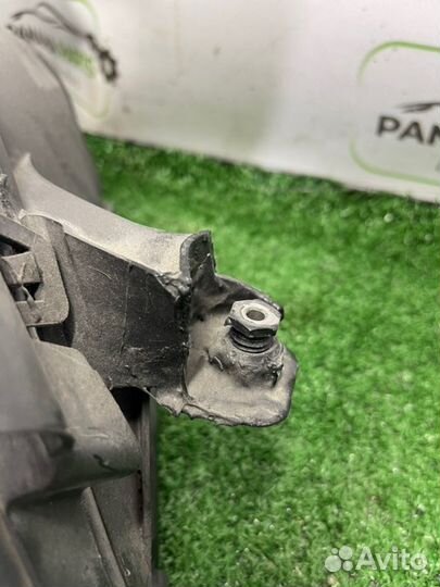 Фара ксеноновая передняя правая Mercedes Benz Cls