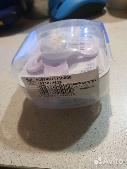 Соски пустышки chicco 0-6 месяцев. Цена за обе