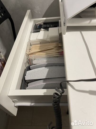 Стол маникюрный