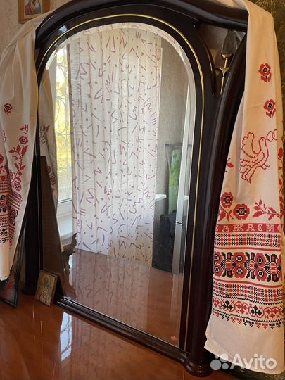 Трюмо с зеркалом