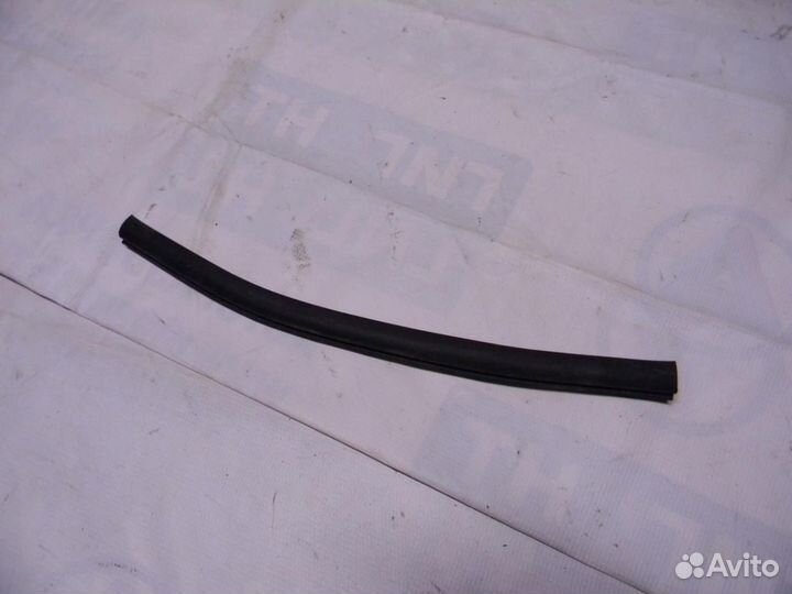 Уплотнитель капота Outlander (GF) 2012