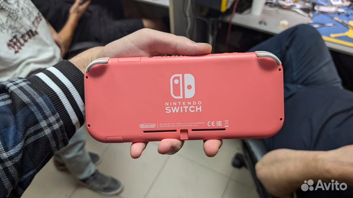 Портативная игровая приставка Nintendo Switch Lite