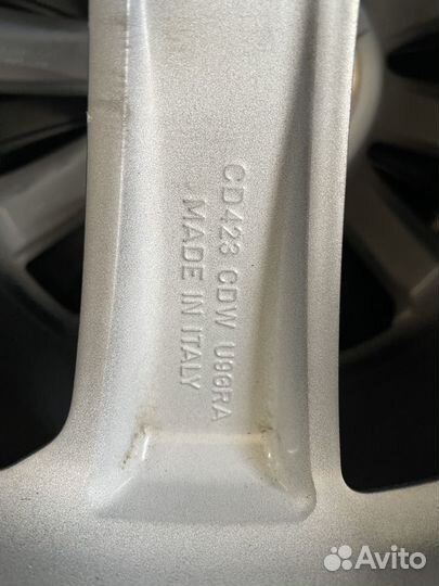 Оригинальные колеса на Range Rover Velar R20