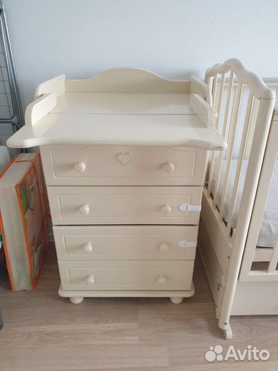 Кроватка с комодом