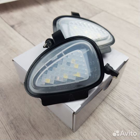 Подсветка в зеркала на Volkswagen Golf 6 Touran 1