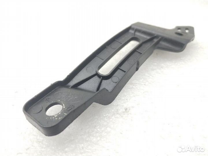 Кронштейн крыла передний левый Land Rover