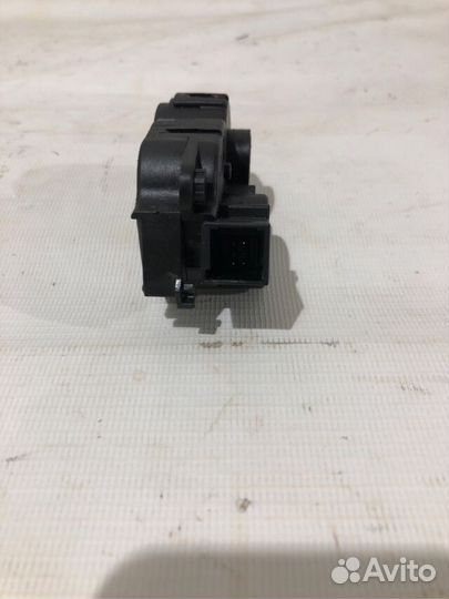 Моторчик заслонки отопителя печки ваз (LADA) vesta